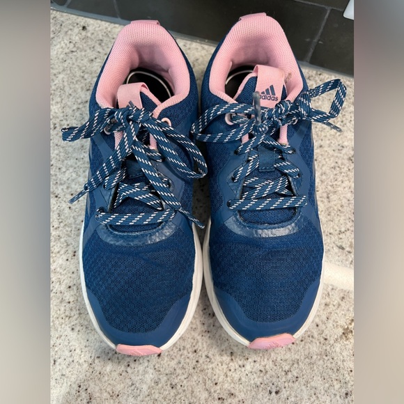 Girls Adidas Shoes Size 2.5 - Picture 2 of 10